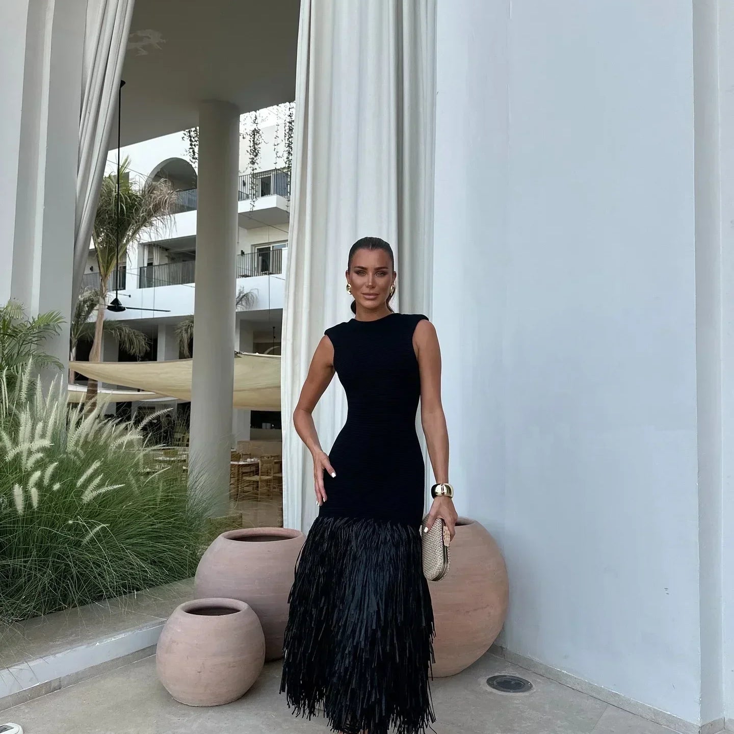 Fashion Knitted Tassels Hem Women Long Dress Elegant O Neck Pad Backless Zipper Sleeveless Slim Maxi Dresses Lady Party Vestidos Black