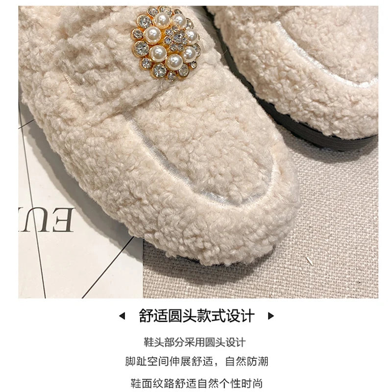 Novos sapatos baixos de pelúcia femininos 2023, roupas para atividades ao ar livre e escritório, marca de moda, design de pérolas, botas de neve quentes de inverno, tamanho grande 41-43