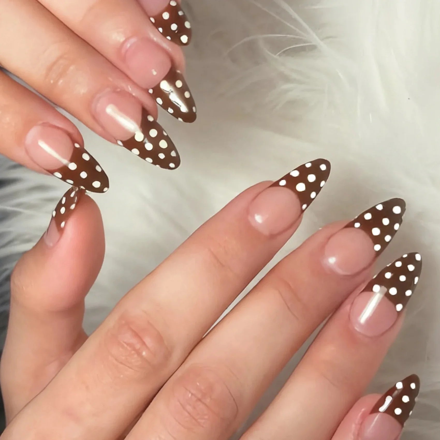 Autumn Brown French Fake Nails 24Pcs Almond Press On Nails White Dot Printed Full Cover Stick-on False Nails Charm Manicure