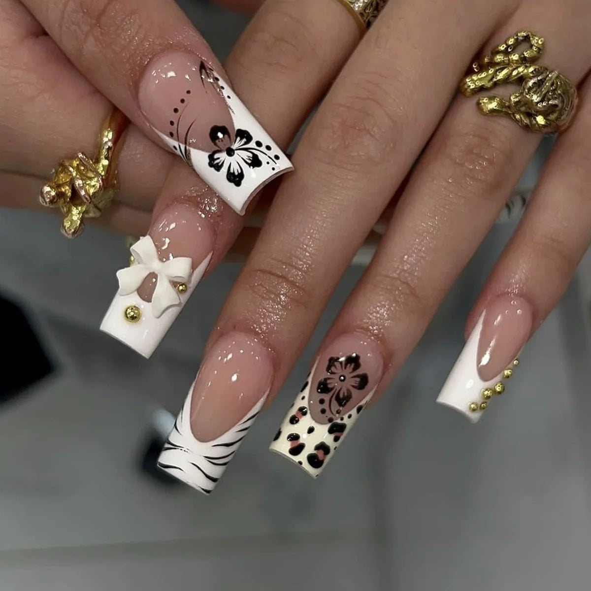 24Pcs French Black Press on Nails Mid-length Square Head Fake Nails with 3D Bow Tie Rhinestone Wearable Finished False Nail Tips
