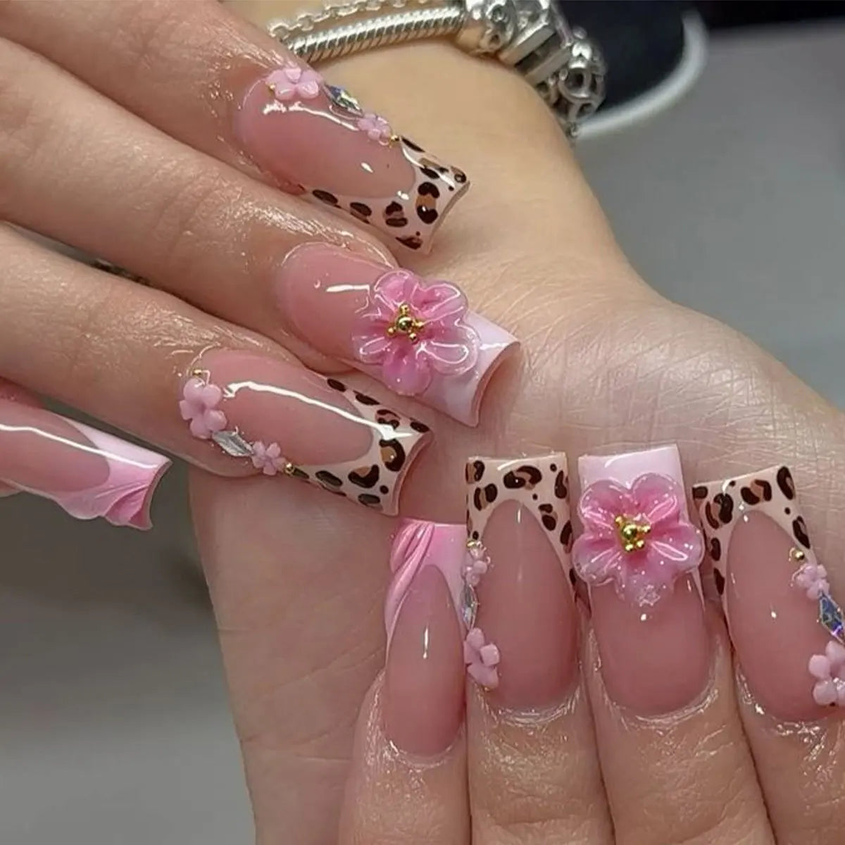 24pcs/set fake nails for women girls 3D embossed flowers cute pink blue leopard print Almond Square tips press on false nail