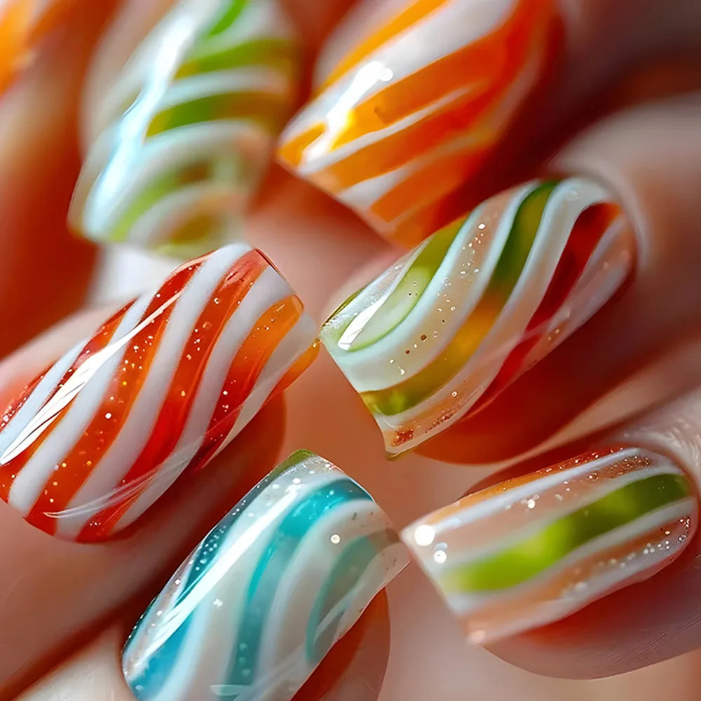 Lot de 24 faux ongles courts carrés et brillants à coller avec dégradé de couleurs et feu d'artifice, amovibles et couvrants.