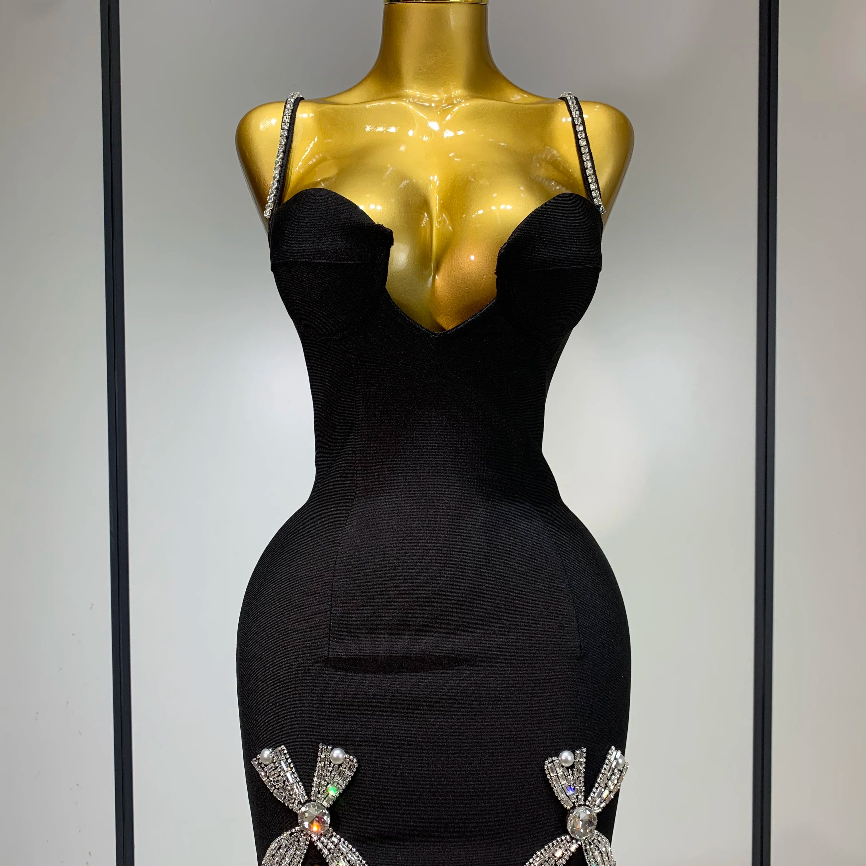 Women Celebrity Sexy V Neck Beading Black Mini Bodycon Bandage Dress Luxury 2025 Knitted Elegant Evening Club Party Dresses