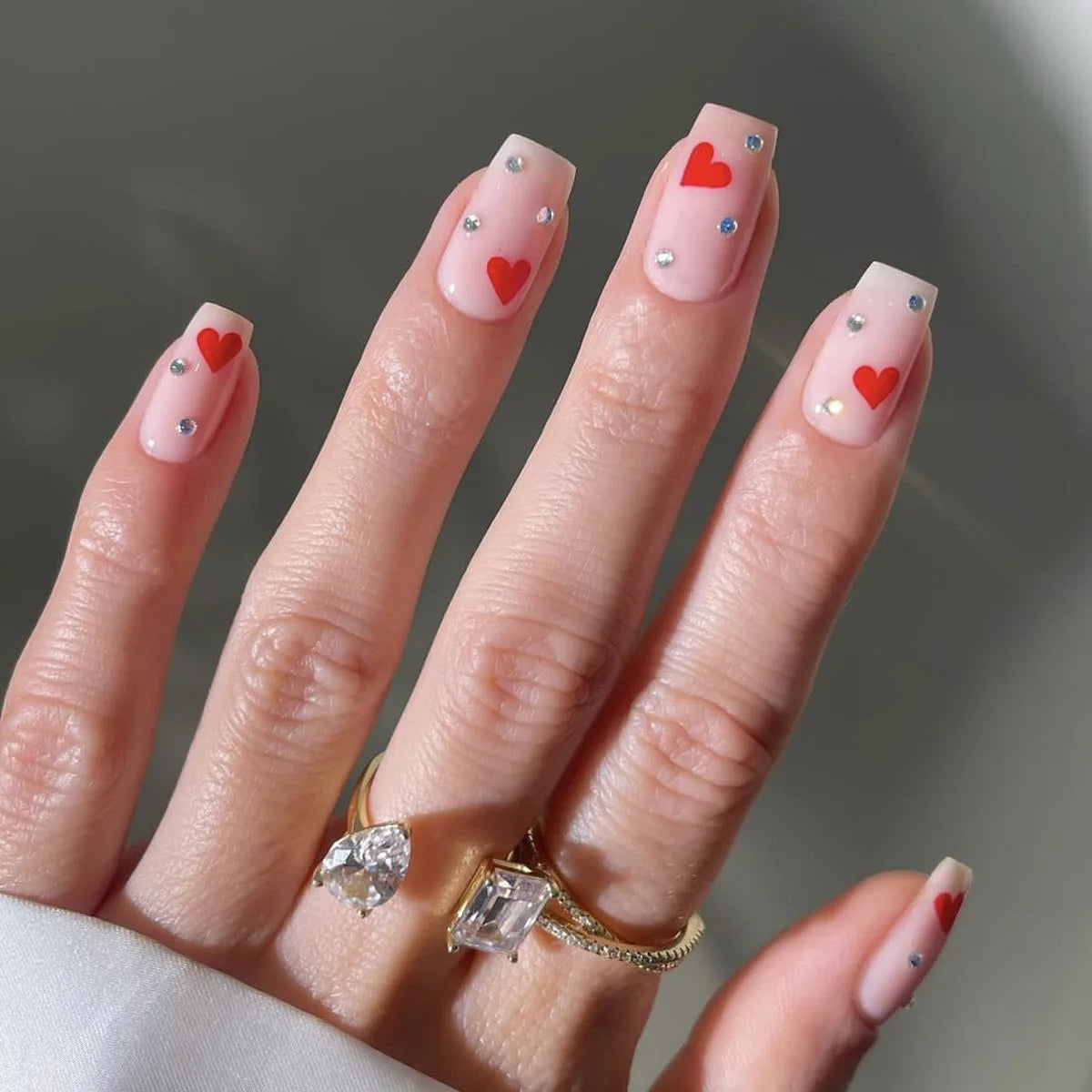 24Pcs Short Square Head Nails Set Press on Rose Red Heart with Design Fake Nails Art Simple Wearable Full Cover False Nails Tips