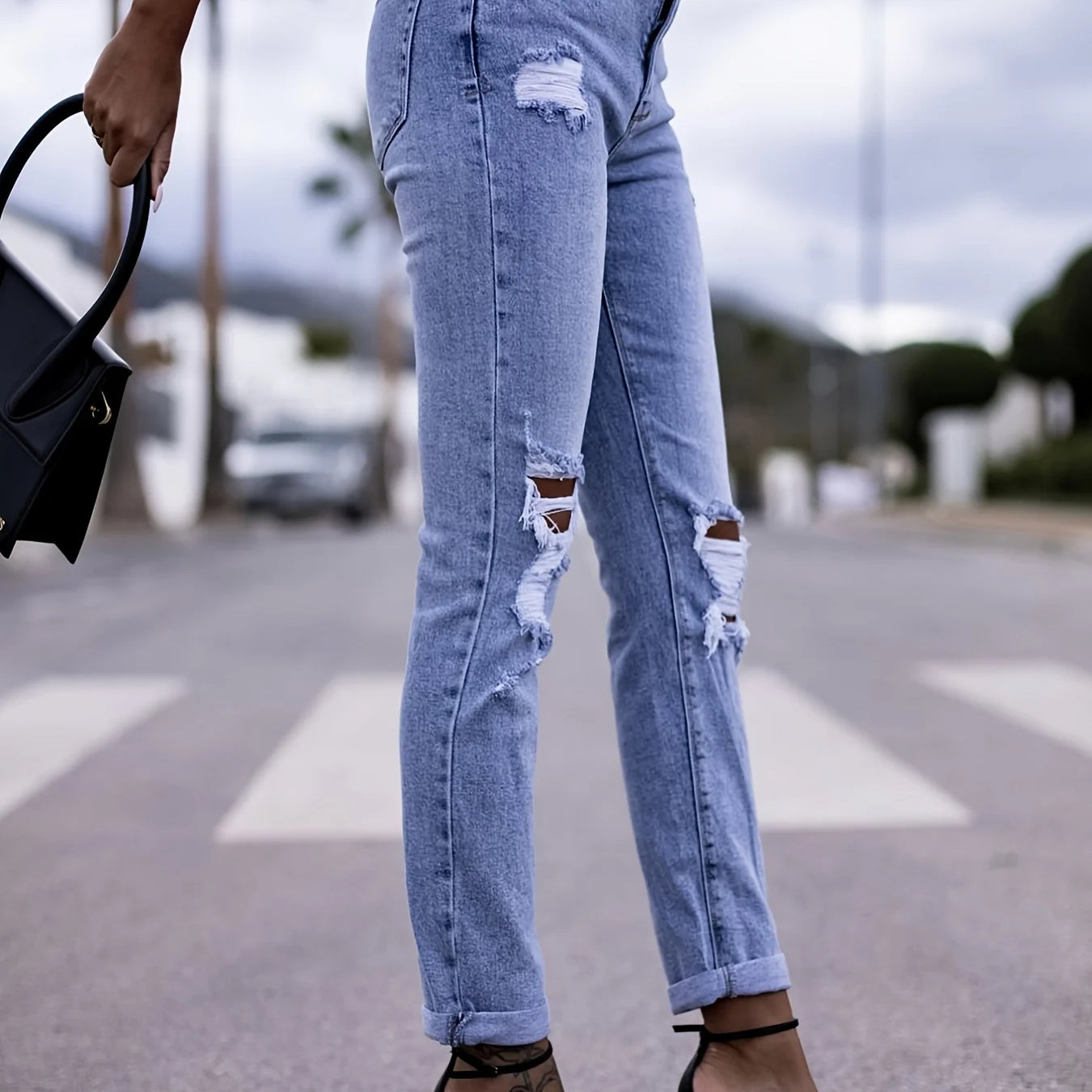 Elastic distressed leggings jeans