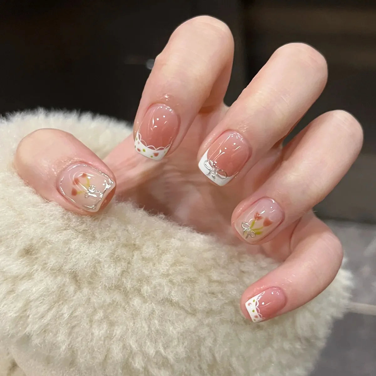 24Pcs Short Square Gradient Fake Nails with Jelly Glue Red Fresh Strawberry Fruit Flower Design Press on Nails Wearable Finished