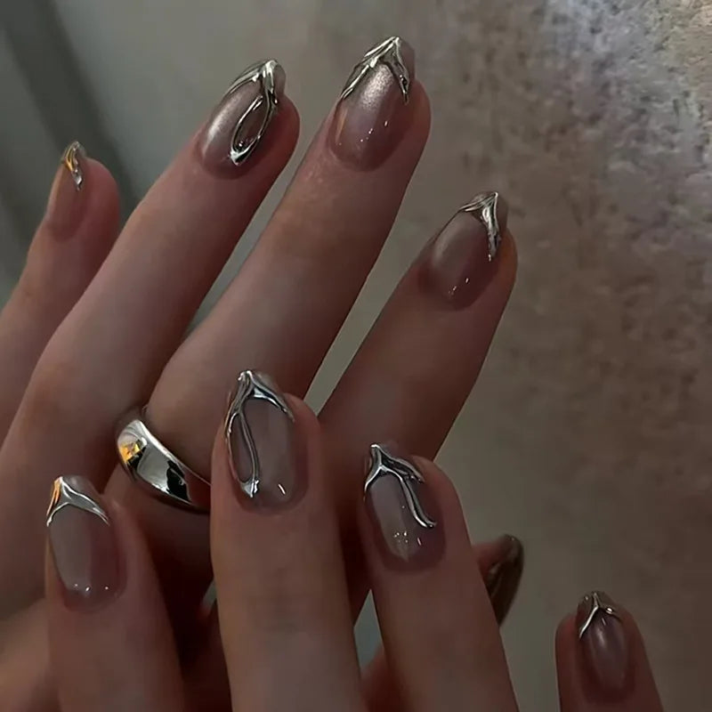24Pcs Cat's Eye Design Fake Nail with Pearl Short Round Head Press on False Nails Silver French Bow Pattern Full Cover Nail Tips