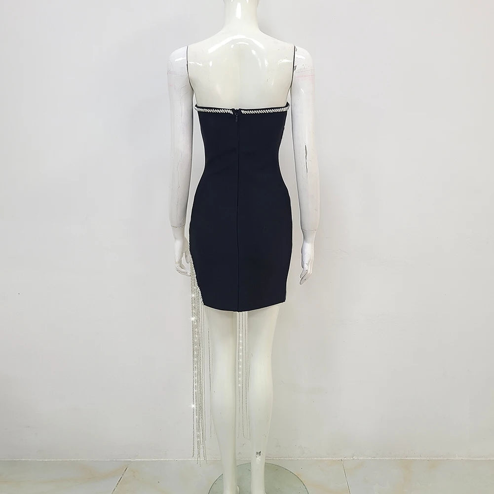 Vestido curto justo preto feminino, sexy, ombro de fora, com corrente de diamantes, moda para festa e boate