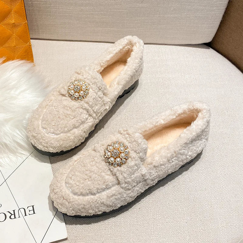 2023 nouvelles chaussures plates en peluche pour femmes Vêtements d'extérieur et de bureau Marque de mode Pearl Design bottes de neige chaudes d'hiver Grande taille 41-43