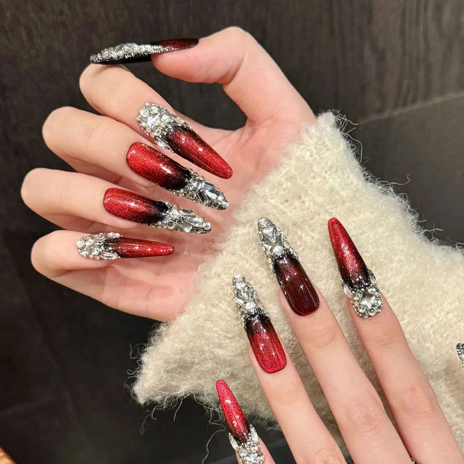 10 peças de unhas postiças super longas amêndoas vermelho-vinho, feitas à mão, brilhantes, com diamante, unhas francesas brilhantes, estilo olho de gato, unhas postiças de luxo