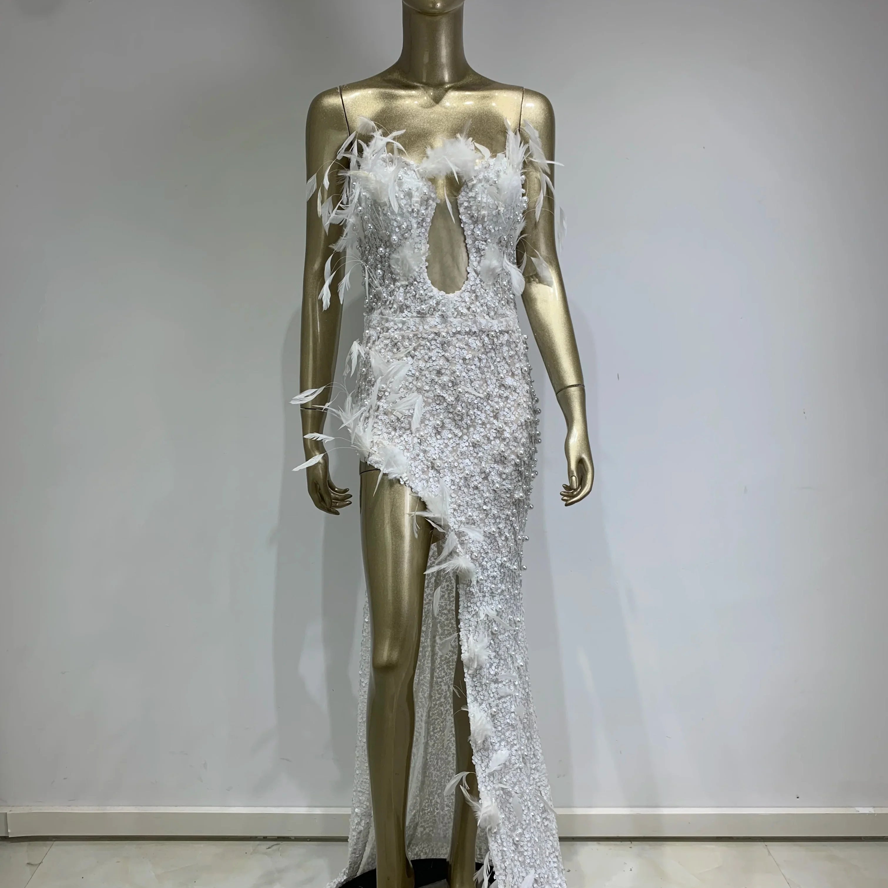 Luxury Sexy Strapless Feather Sequins White Pearl Maxi Long Women Gowns Dress Elegant Party Evening Stage Performance Dress