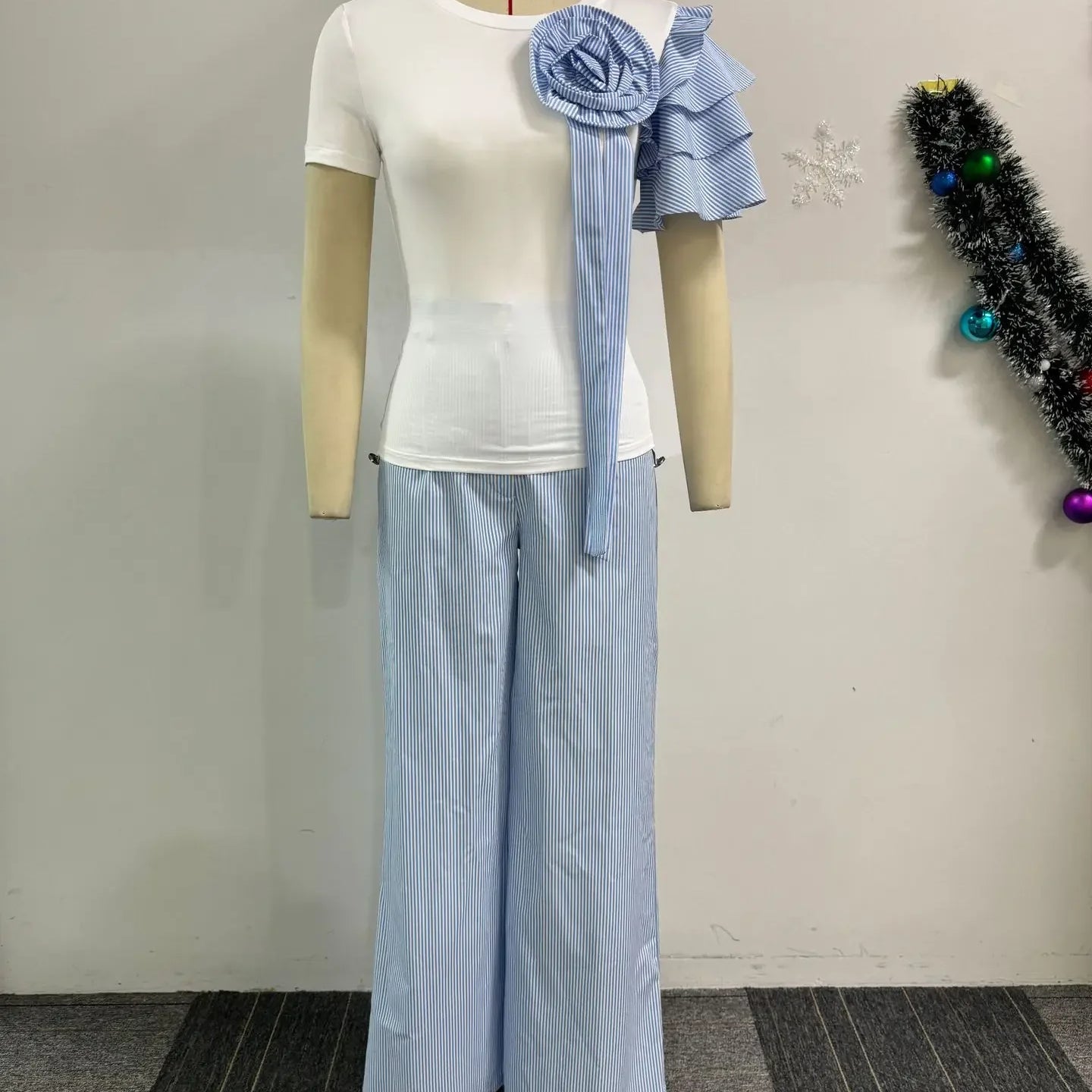 CM.YAYA Street Women's Set Short Sleeve T-shirt and Striped Floral Splicing Romper Wide Leg Pants Elegant Two 2-Piece Set Outfit