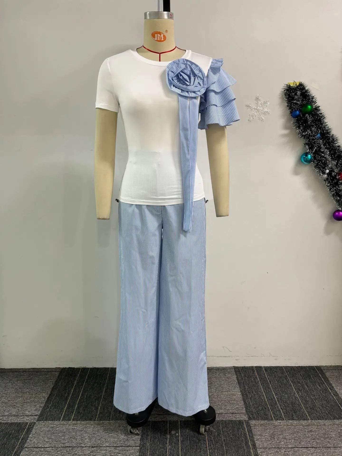 CM.YAYA Street Women's Set Short Sleeve T-shirt and Striped Floral Splicing Romper Wide Leg Pants Elegant Two 2-Piece Set Outfit