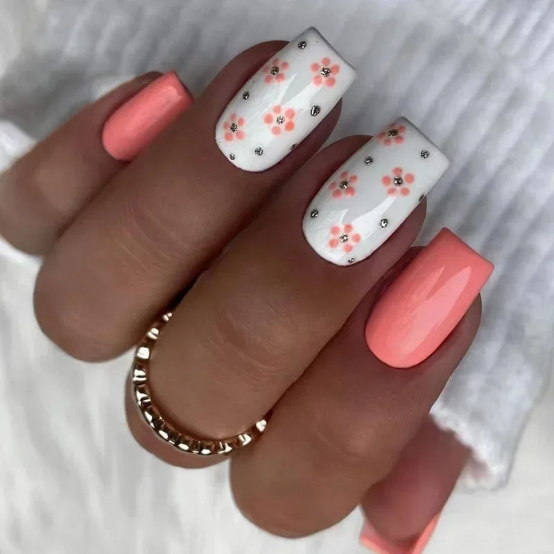 Lot de 24 faux ongles courts et carrés à motif floral avec colle, couleur unie, en acrylique, à appliquer soi-même, style French manucure simple et complet