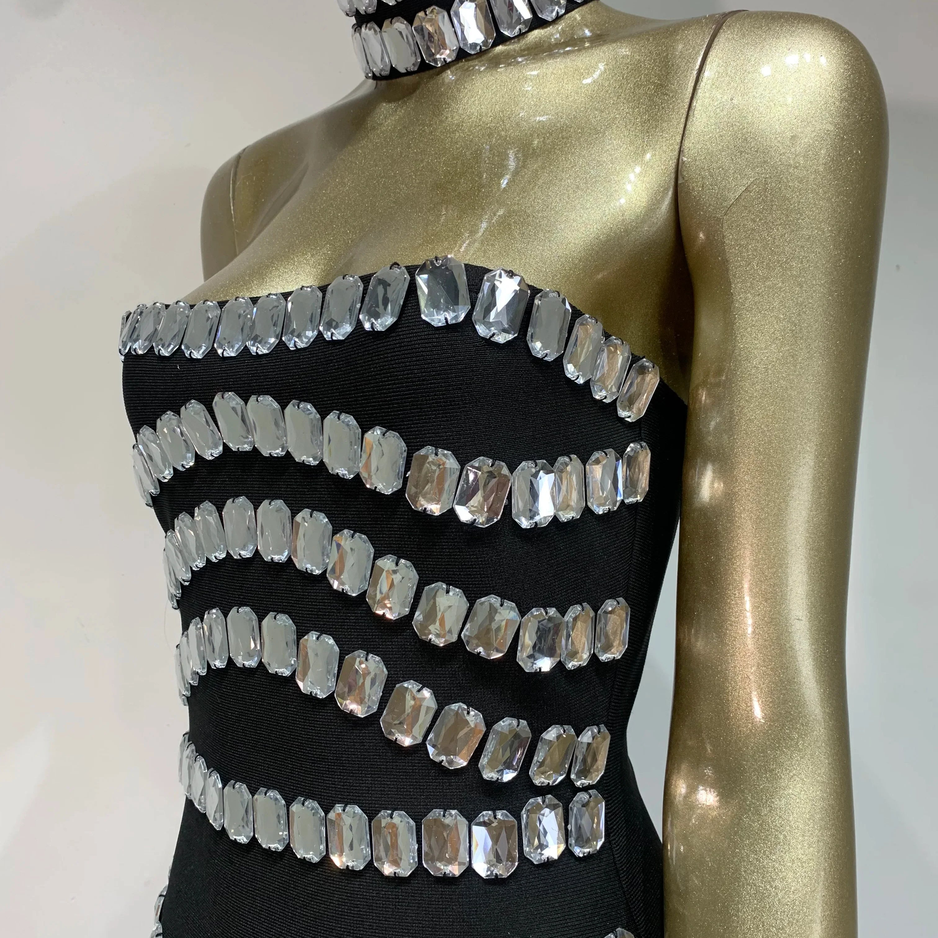 Vestido curto preto sem alças com contas e bandagem colado ao corpo, elegante, para festa noturna, verão, celebridade, 2025