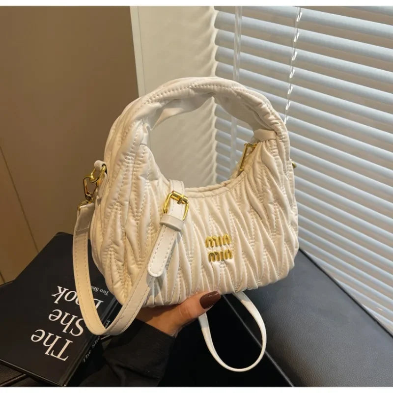 Chic Solid Color Crossbody Bag - Modern Vintage-Inspired Leather Handbag With Textured Finish & Adjustable Strap