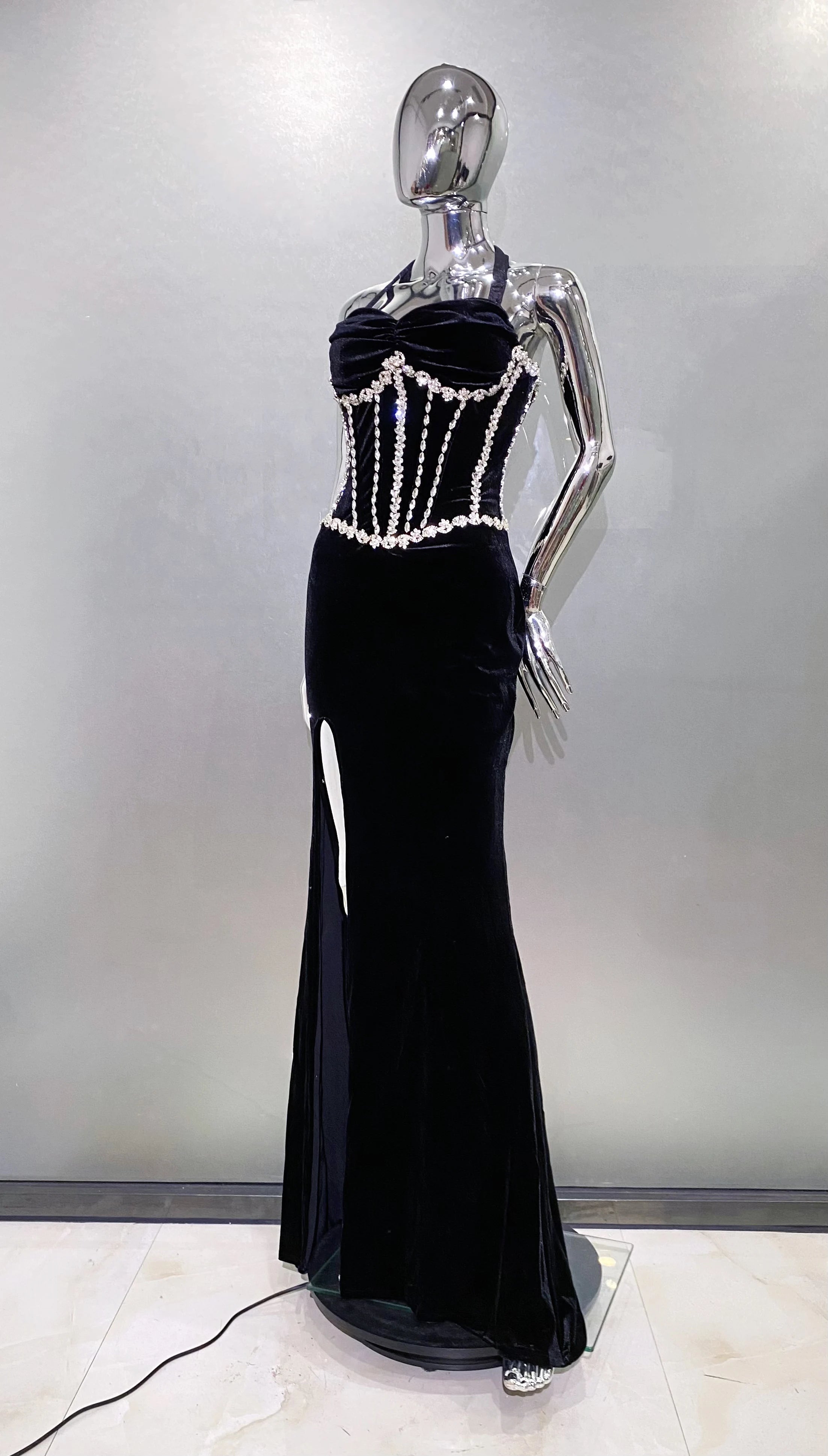 2025 Luxury Shining Diamond Halter Black Velvet floor Lenght Evening Dress Celebrity Birthday Party Outfit Performance Costume