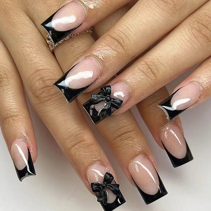 24Pcs French Pink Press on Nails Short Square Head Fake Nails with Flower Rhinestone Design Wearable Finished False Nail Tips