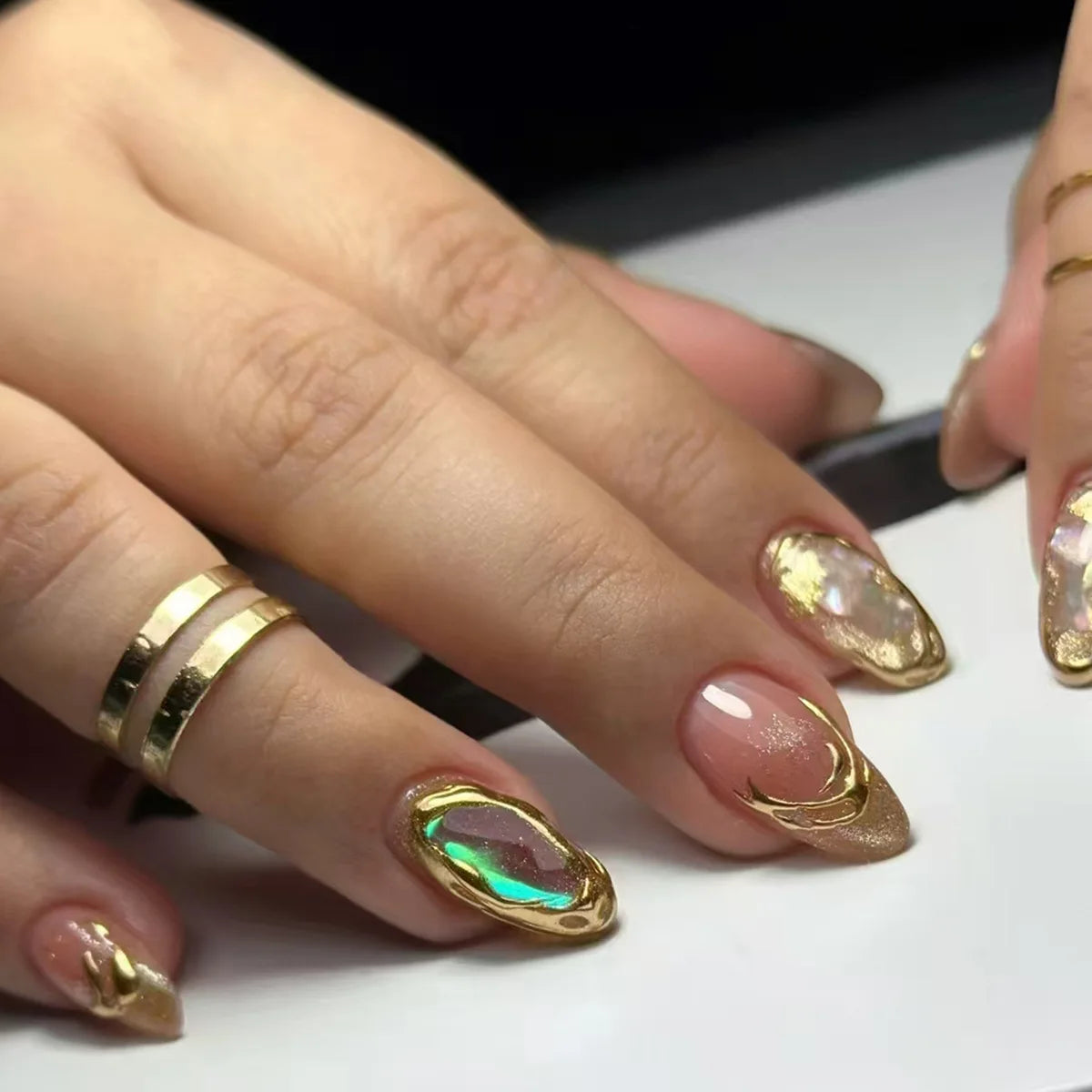 24Pcs Simple False Nails French Design Short Almond Fake Nails Glitter Blue Round Head Full Cover Nail Tips Oval Press on Nails