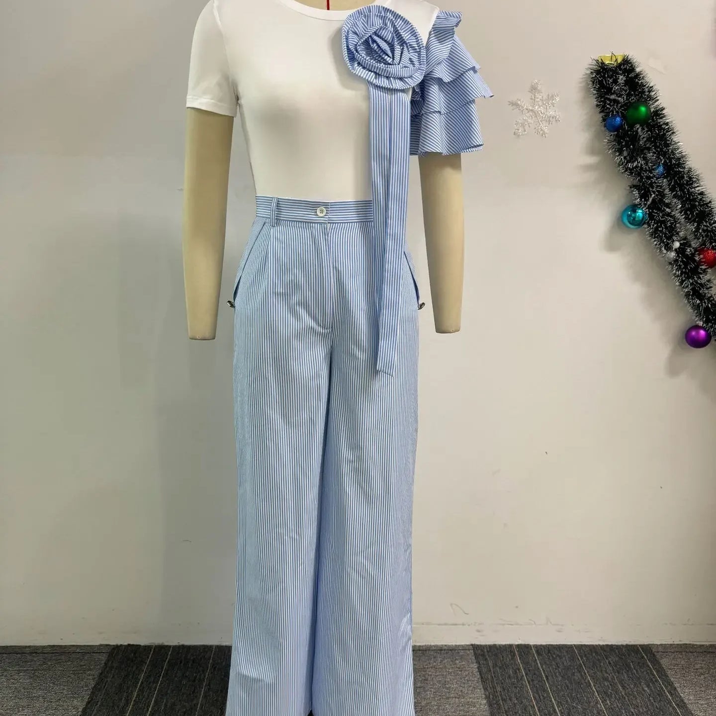 CM.YAYA Street Women's Set Short Sleeve T-shirt and Striped Floral Splicing Romper Wide Leg Pants Elegant Two 2-Piece Set Outfit