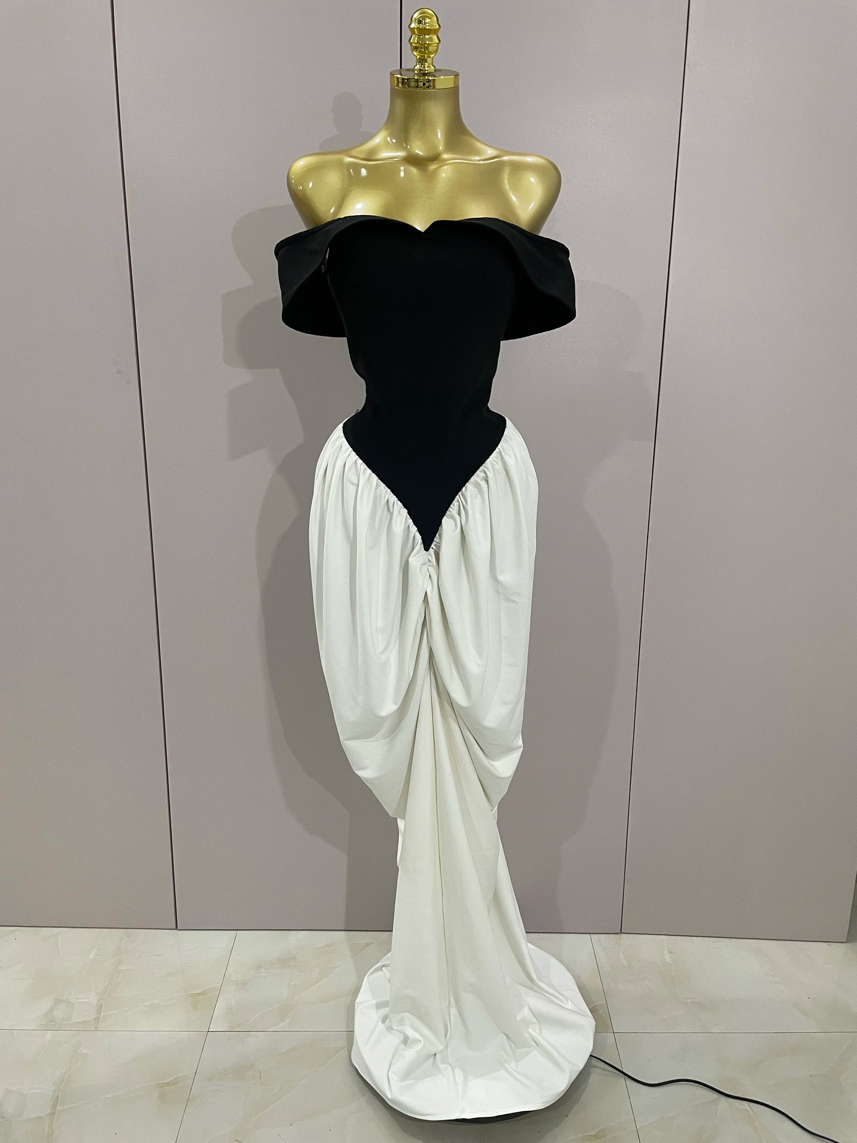 Vestido longo sereia preto e branco, decote em V, ombro de fora, sexy, 2025, feminino, formal, festa de aniversário