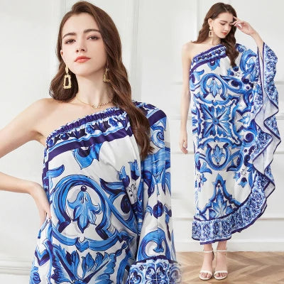 Robe longue asymétrique bohème de créateur d'été 2023 pour femmes, épaules dénudées, bleu et blanc, ourlet à volants, robe ample