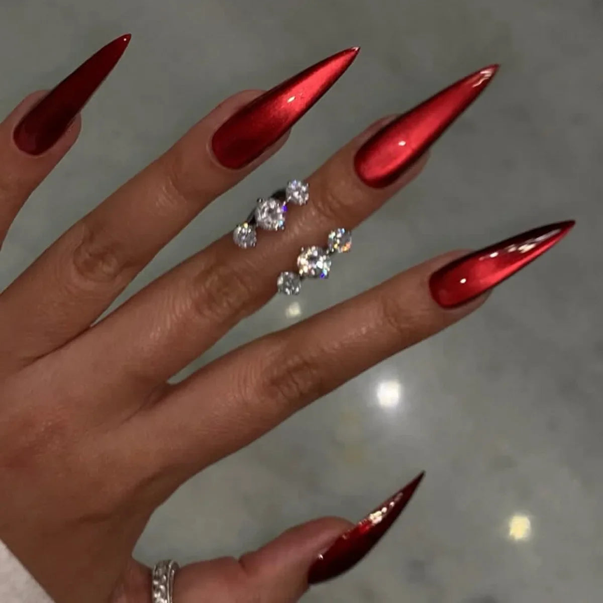 24Pcs Long Stiletto False Nails Simple Black Cat's Eye Design Press on Fake Nails Art Detachable Finished Full Cover Nails Tips