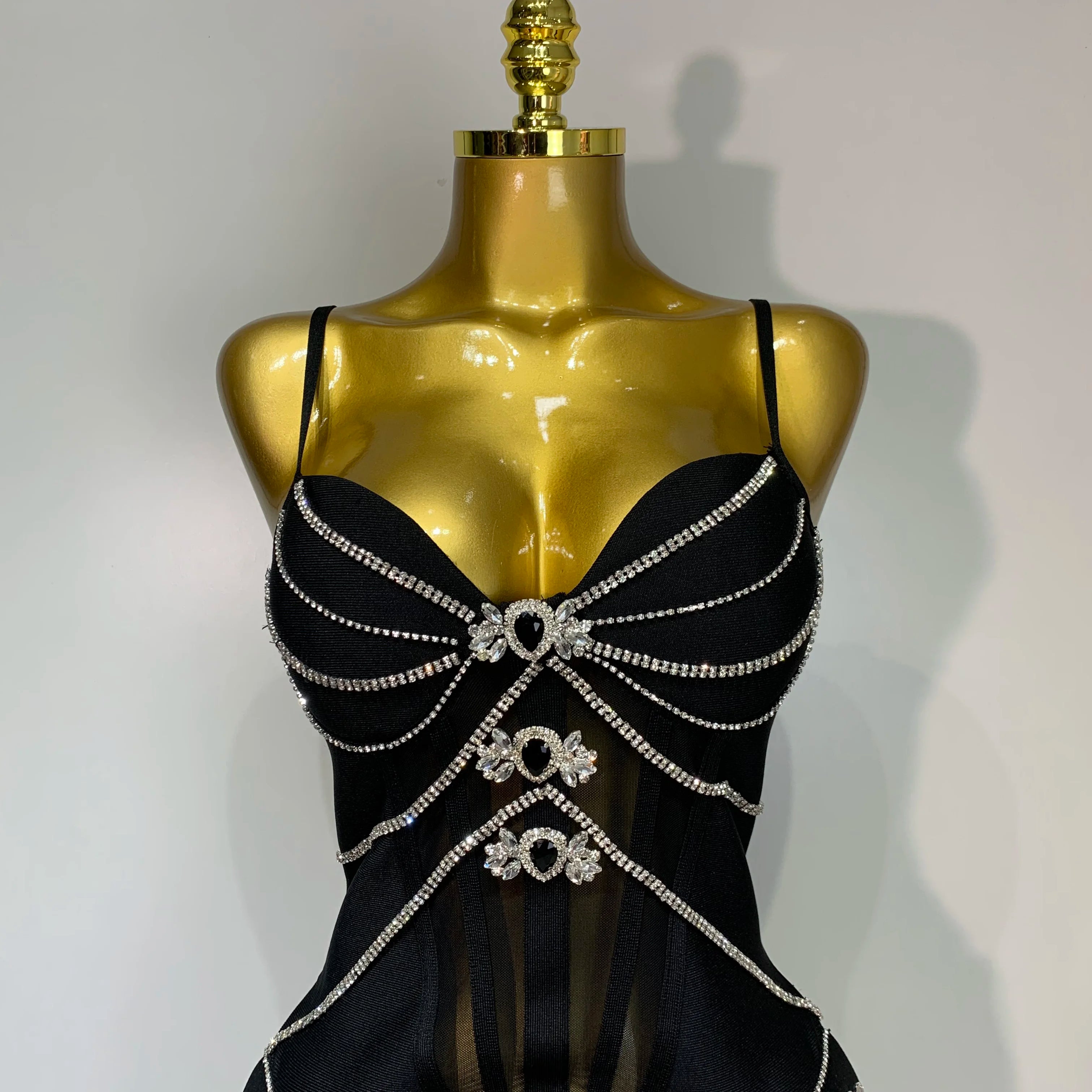Vestido bandage bodycon com alças finas 2025, novo, feminino, sexy, brilhante, com contas, para festa de aniversário, vestido para convidada de casamento