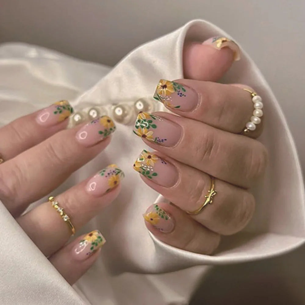 24Pcs Red Short Ballet Removable False Nails Lovely Strawberry Gradient Pattern Acrylic Nails Patch Summer Full Cover Press Ons