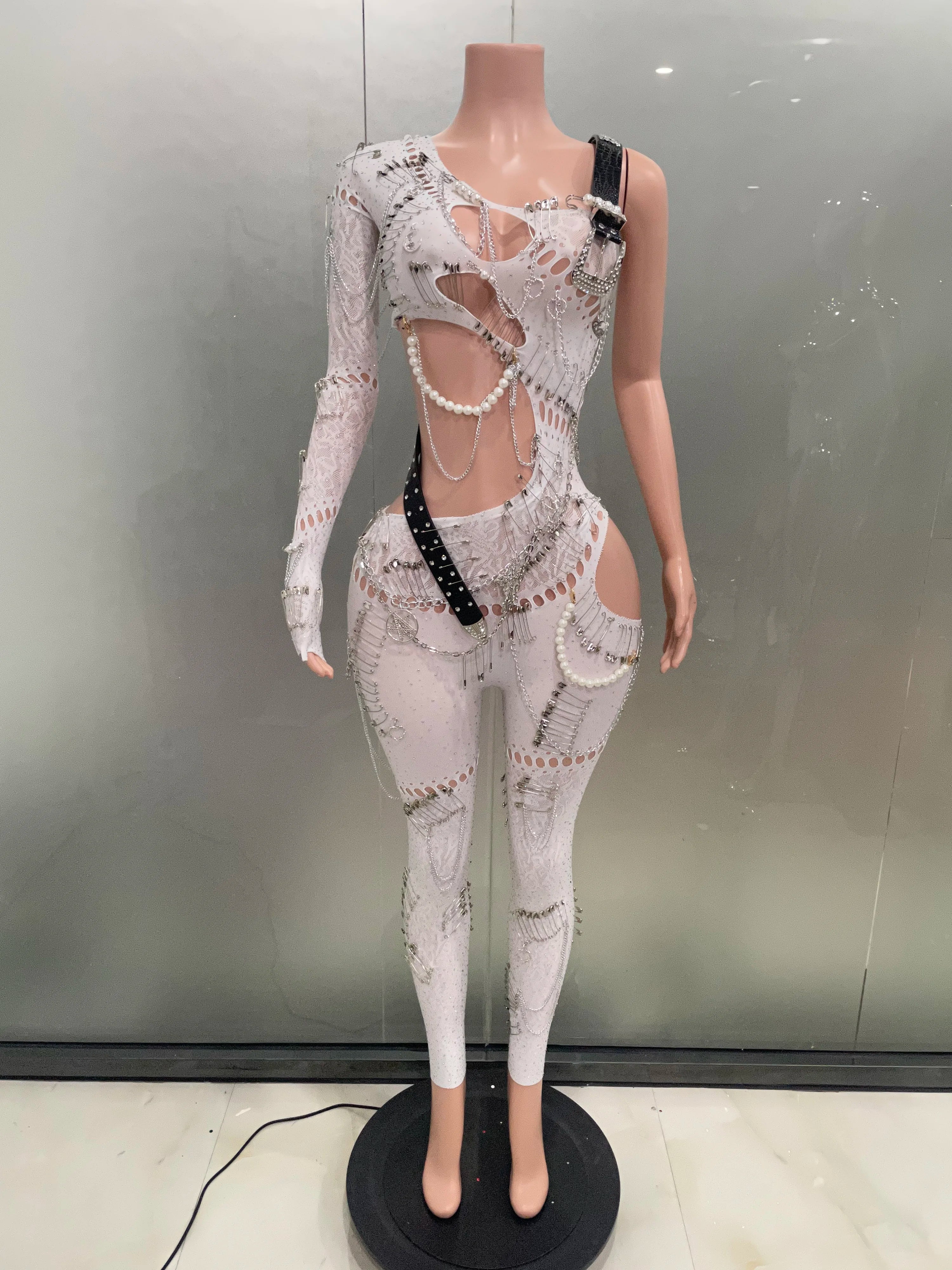 Sexy Shining Pearl Chain One Shoulder Hollow Out Jumpsuit 2025 New Women Birthday Party Nightclub Singer Performance Stage Wear