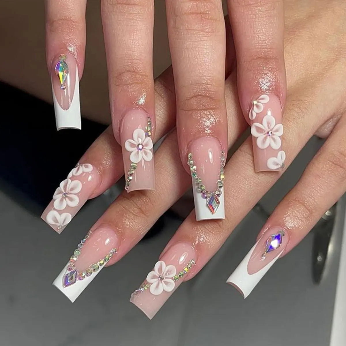 24Pcs Mid-length Square Head Fake Nails 3D Flower Love Heart Rhinestone Press on False Nails French Wearable Full Cover Nail Tip