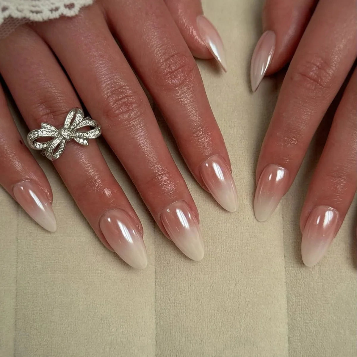 24Pcs Simple French Fake Nails Set with Glue Gradient White Almond Press on Nails Detachable Stiletto Full Cover False Nail Tips
