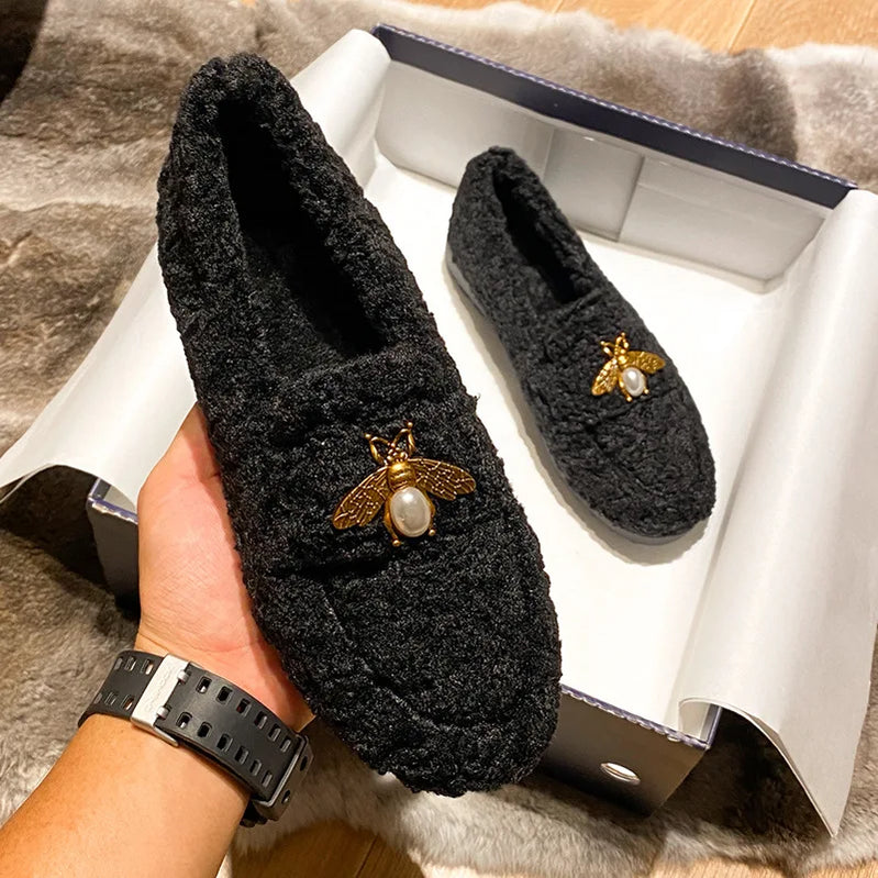 Women's Winter Plush Shoes Wear non slip warm flat bottomed snow boots Fashion belongs to decorative design Large 41-43