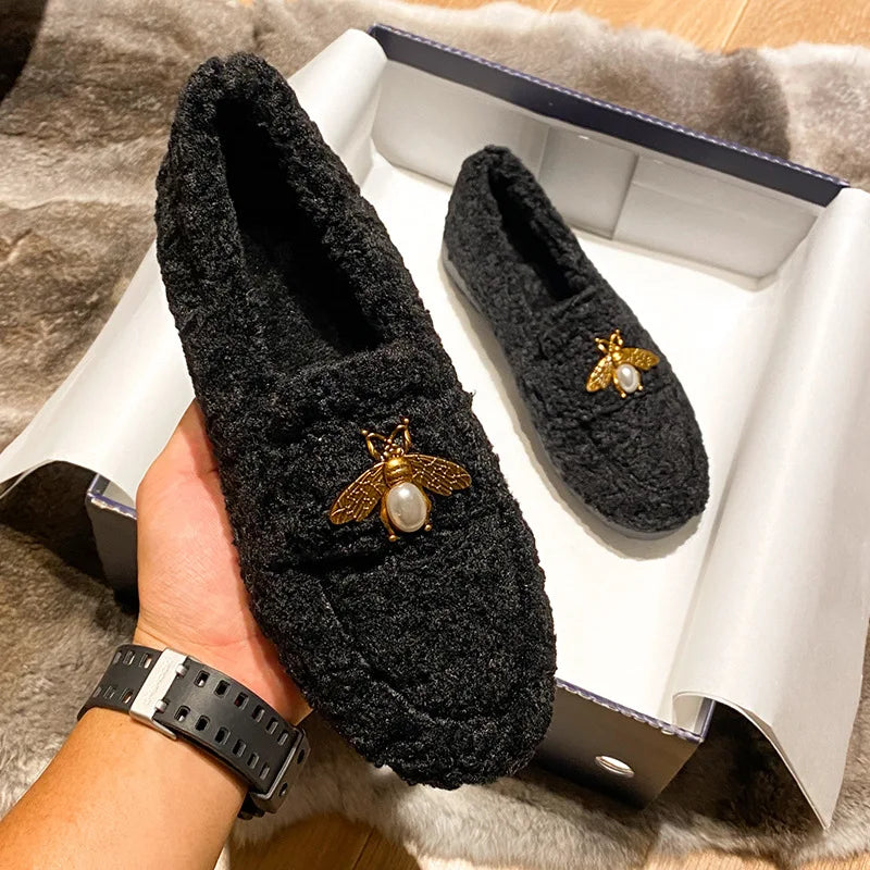 Women's Winter Plush Shoes Wear non slip warm flat bottomed snow boots Fashion belongs to decorative design Large 41-43