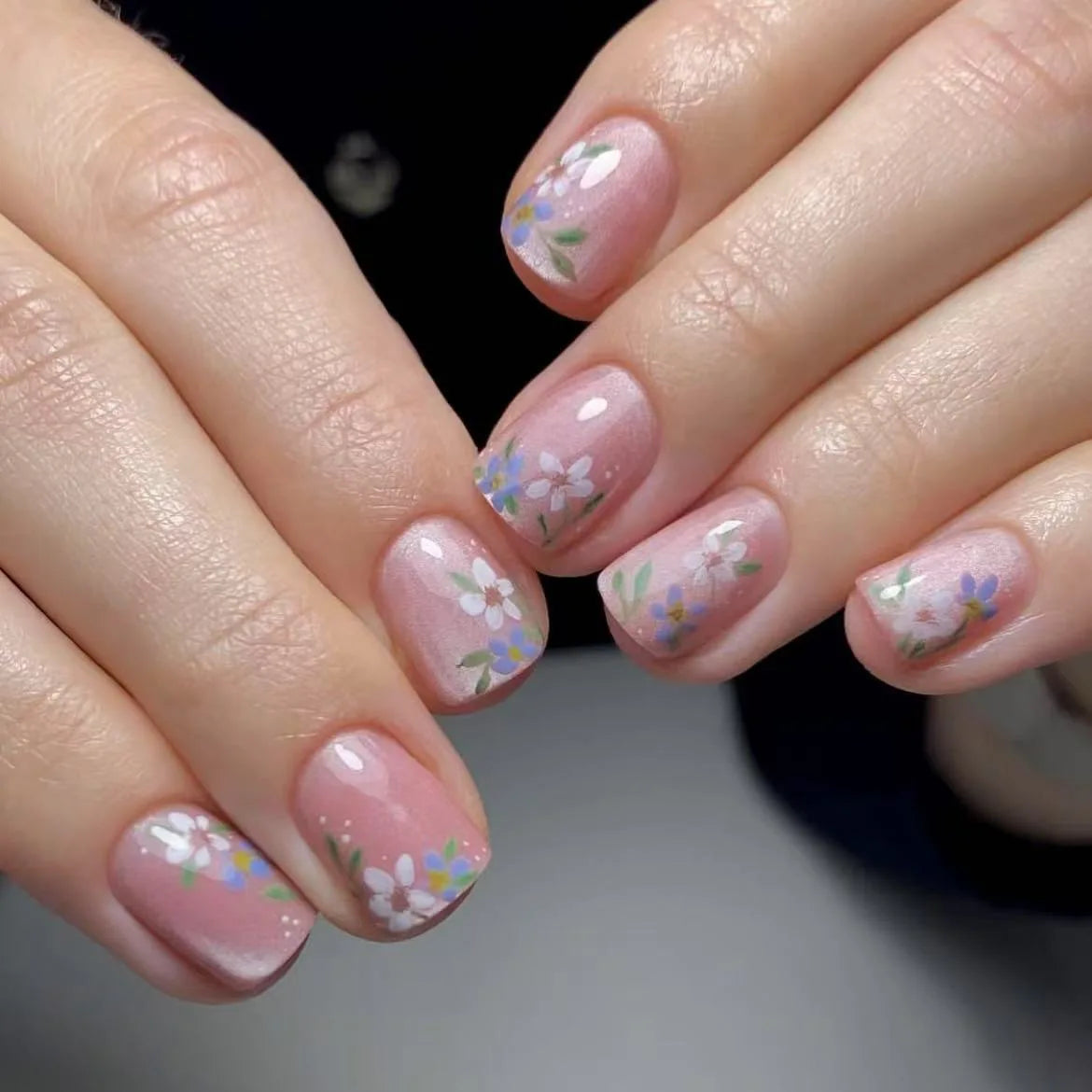 24Pcs Short Square Head French False Nails Press on With Simple Flower Design Fake Nail for Woman Reusable Full Cover Nails Tips