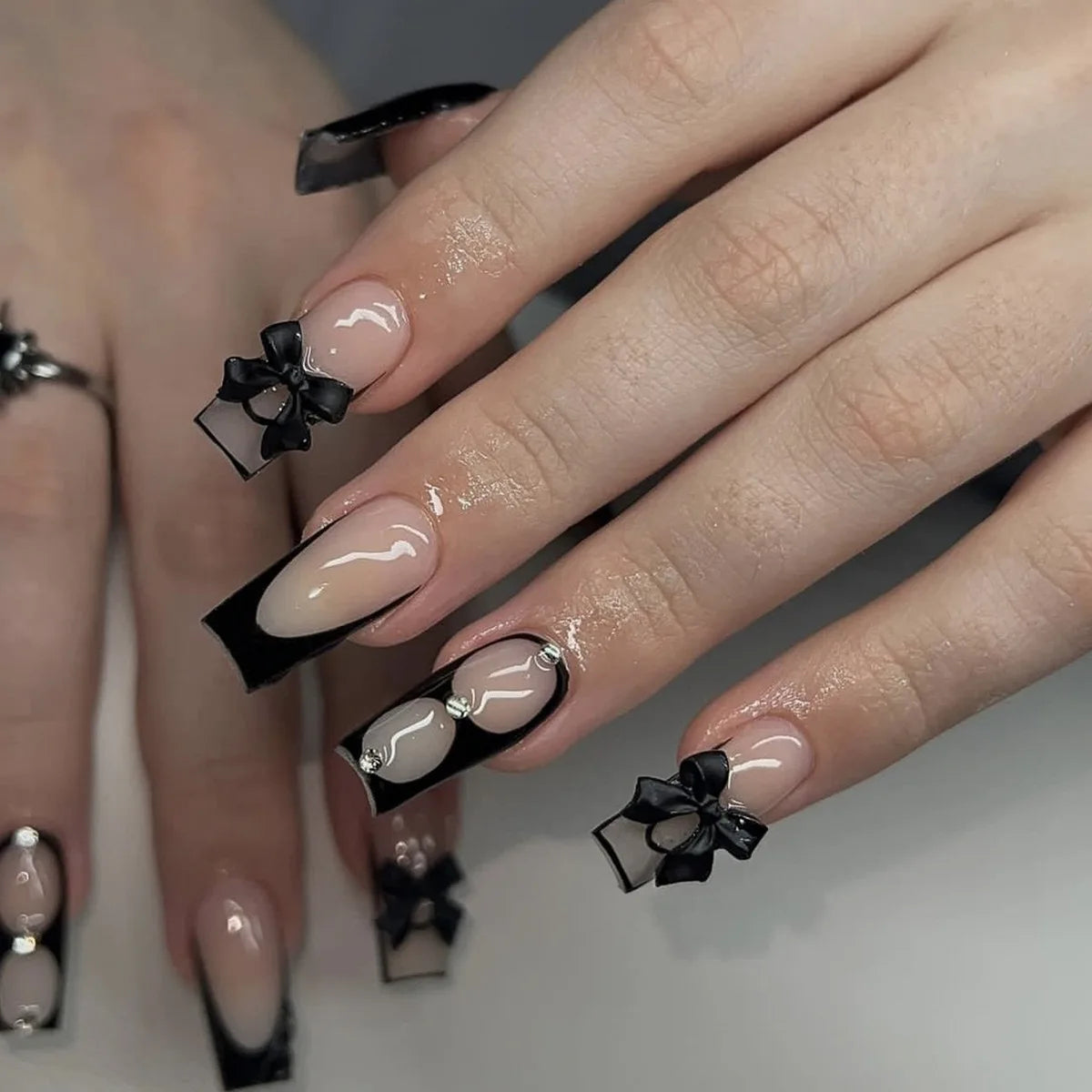 24Pcs French Black Press on Nails Mid-length Square Head Fake Nails with 3D Bow Tie Rhinestone Wearable Finished False Nail Tips