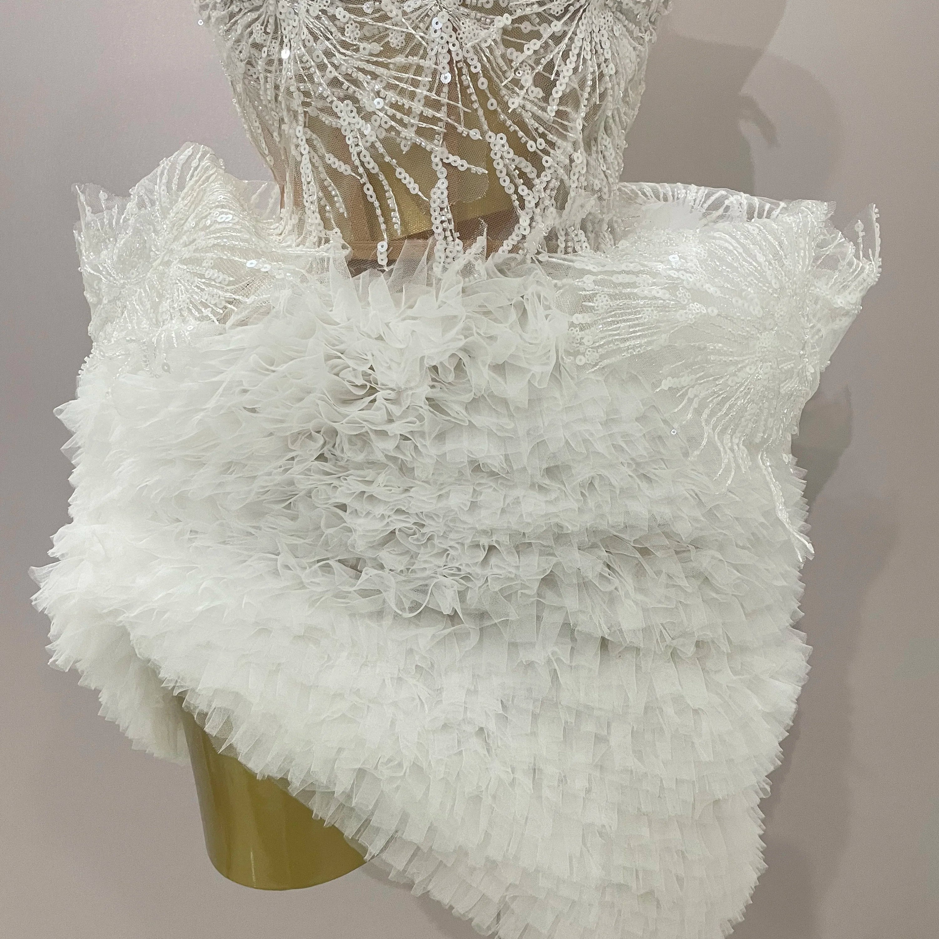 Stock Sexy White Lace Strapless Tops Ruffles Mini Skirt 2 PCS Set Women Evening Party Nightclub Singer Stage Performance Costume