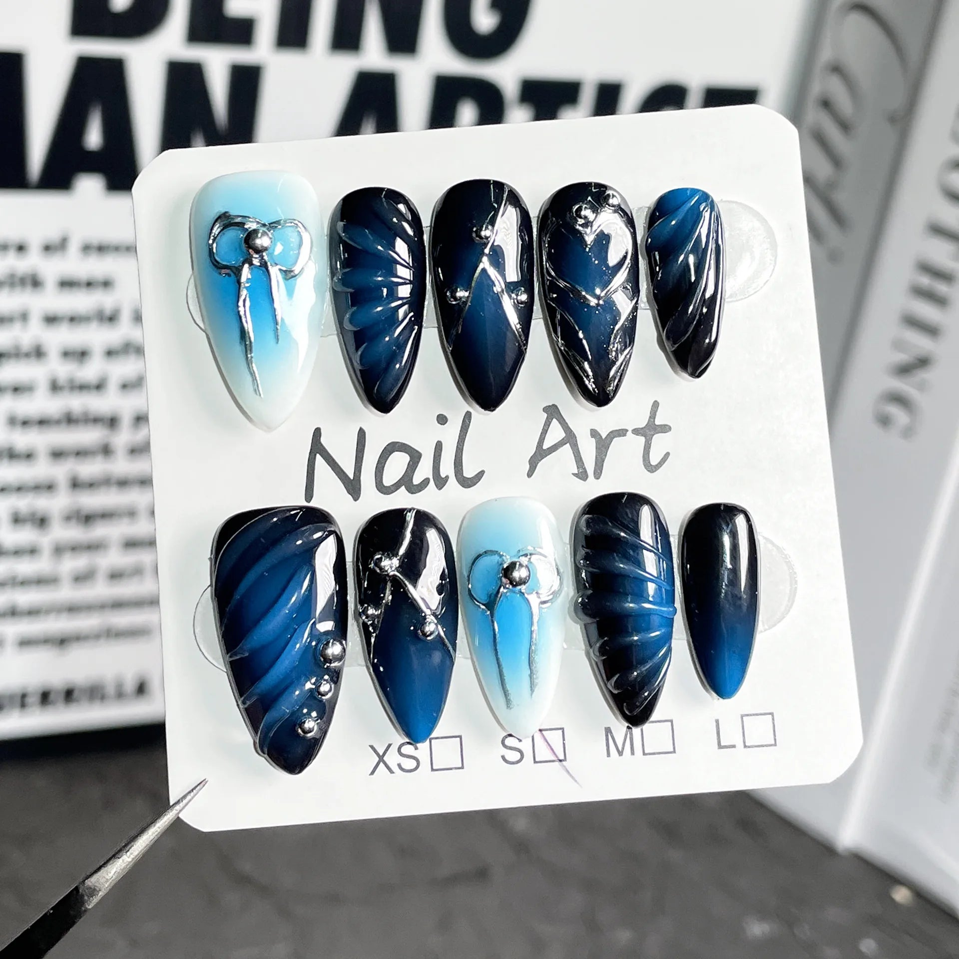 10 peças Y2K unhas de gel artesanais com cola, estilo amêndoa doce e fria, laço metálico, design de unhas 3D azuis, unhas postiças de acrílico com pressão