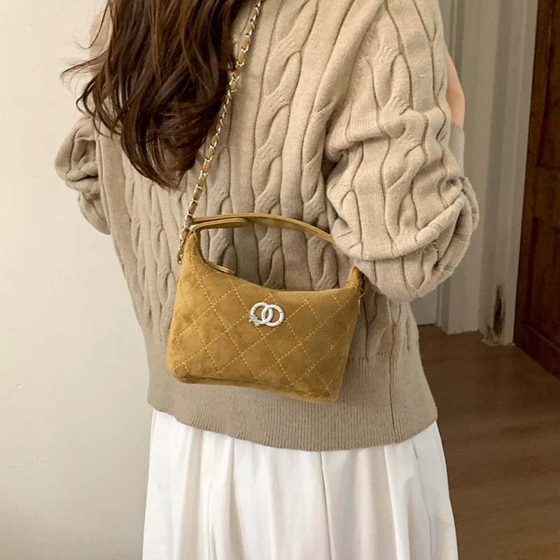 Stylish Ladies Shoulder Bag In Genuine Leather - Popular Tote Look With Zipper By Designer Brand