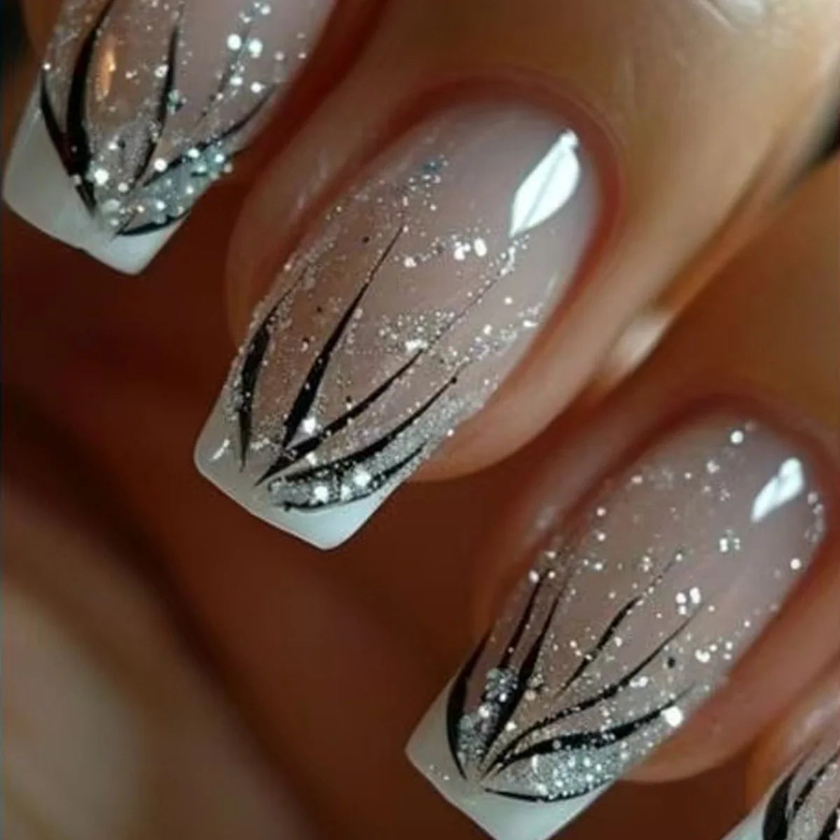 24 peças unhas postiças quadradas curtas médias brilhantes arte de unha branca usável unha postiça prateada francesa cobertura total pressione pontas de unhas