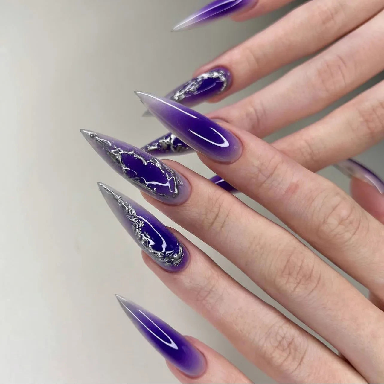 24pcs Leopard Print Almond Fake Press on Nails with Mini Flower Acrylic Fake Nails Retro Sweet Cool Design Press Ons French Nail