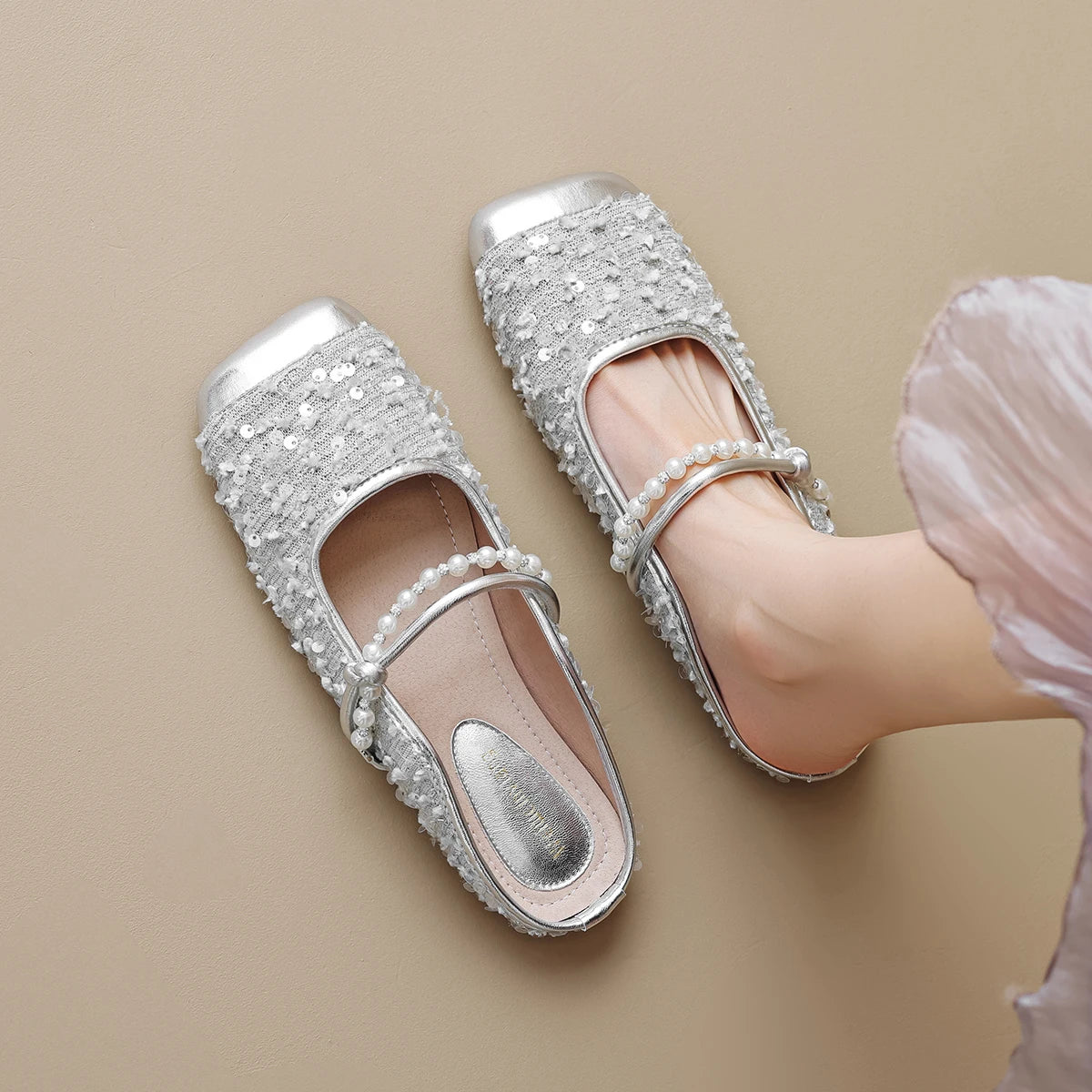 spring women's outdoor slippers Ladies casual mules Flat shoes Fashionable pearl design Work and party wear 41-43