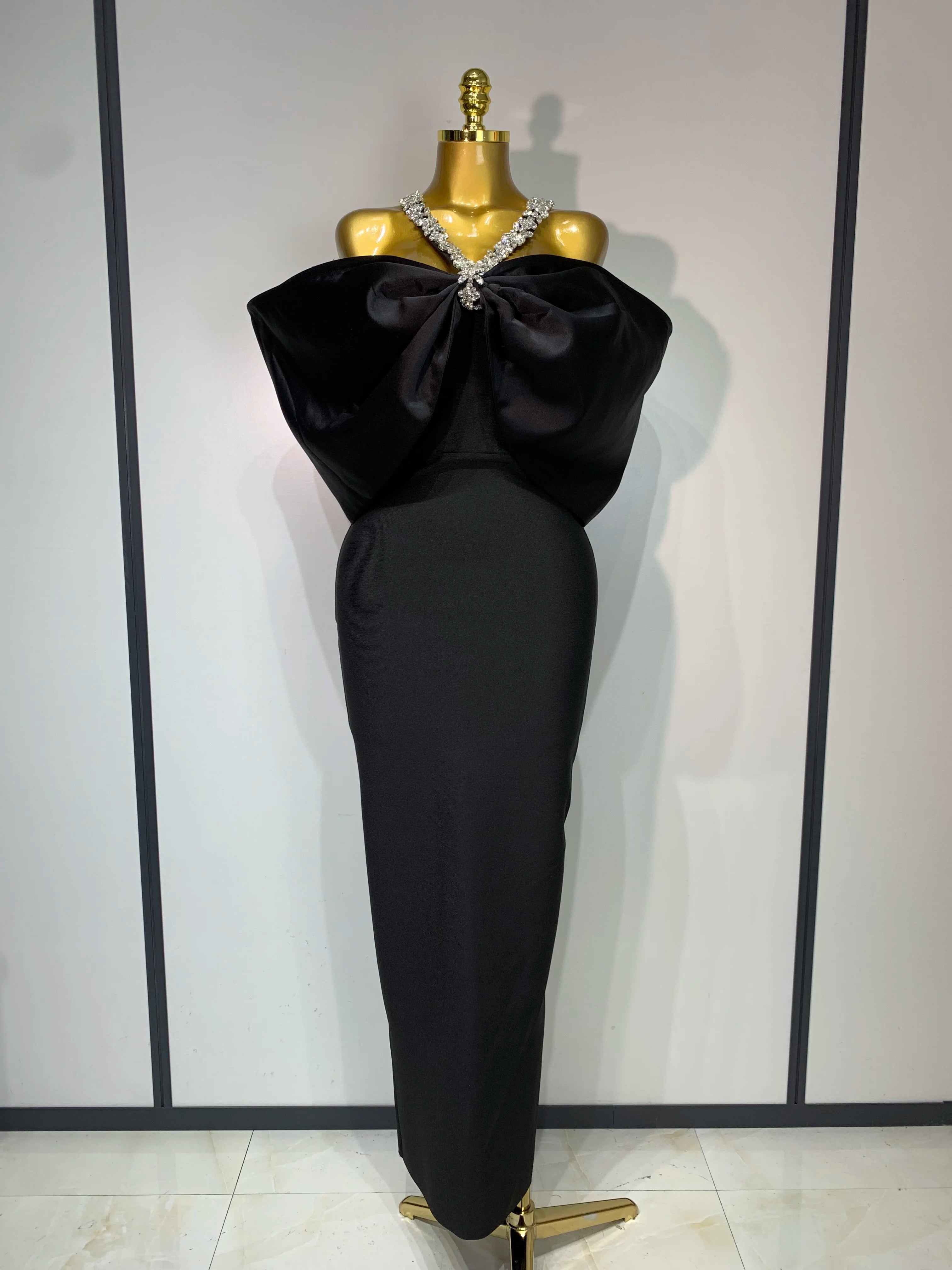 Women Sexy Halter Off the Shoulder Crystal Ruffles Bodycon Long Bandage Dress Nightclub Party Luxury Birthday Celebrate Gowns