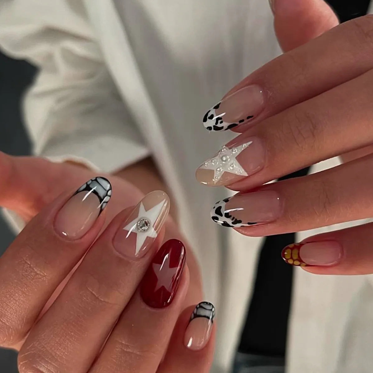 24pcs Leopard Print French False Nails Sets Golden Pearl Long Almond Press on Nails Wearable Glitter Rhinestone Design Fake Nail