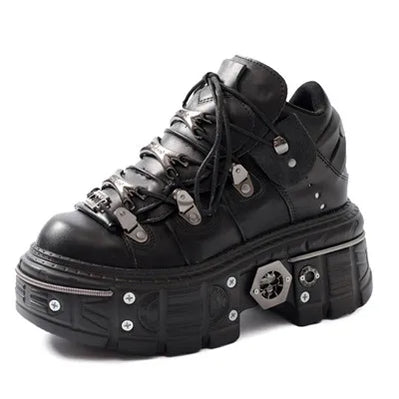 Botas femininas de cano curto 2025, com cadarço de fundo grosso e decoração de metal, bico redondo, plataforma, tênis punk gótico