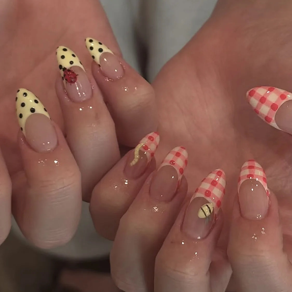 24Pcs Mid-length Almond False Nails with Red Pink Dot Design Press on Fake Nails for Woman Detachable Full Cover Nails Tips Art