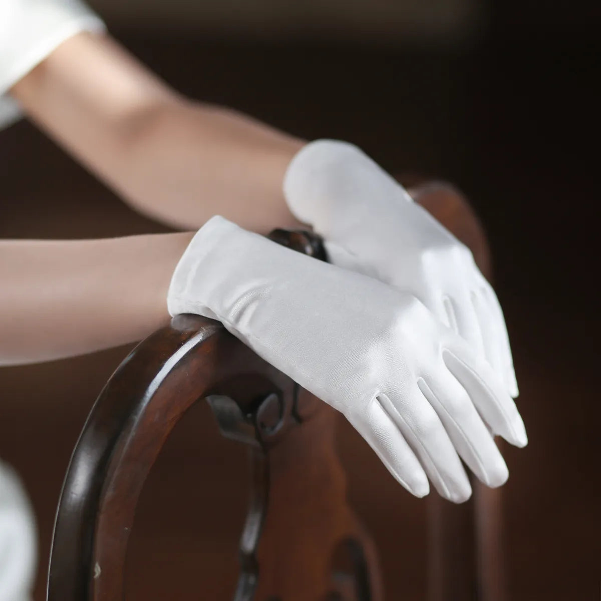 Elegant White Short Bridal Gloves Satin Finger Wrist Brides Bridesmaid Prom Perform Gloves Women Wedding Accessories