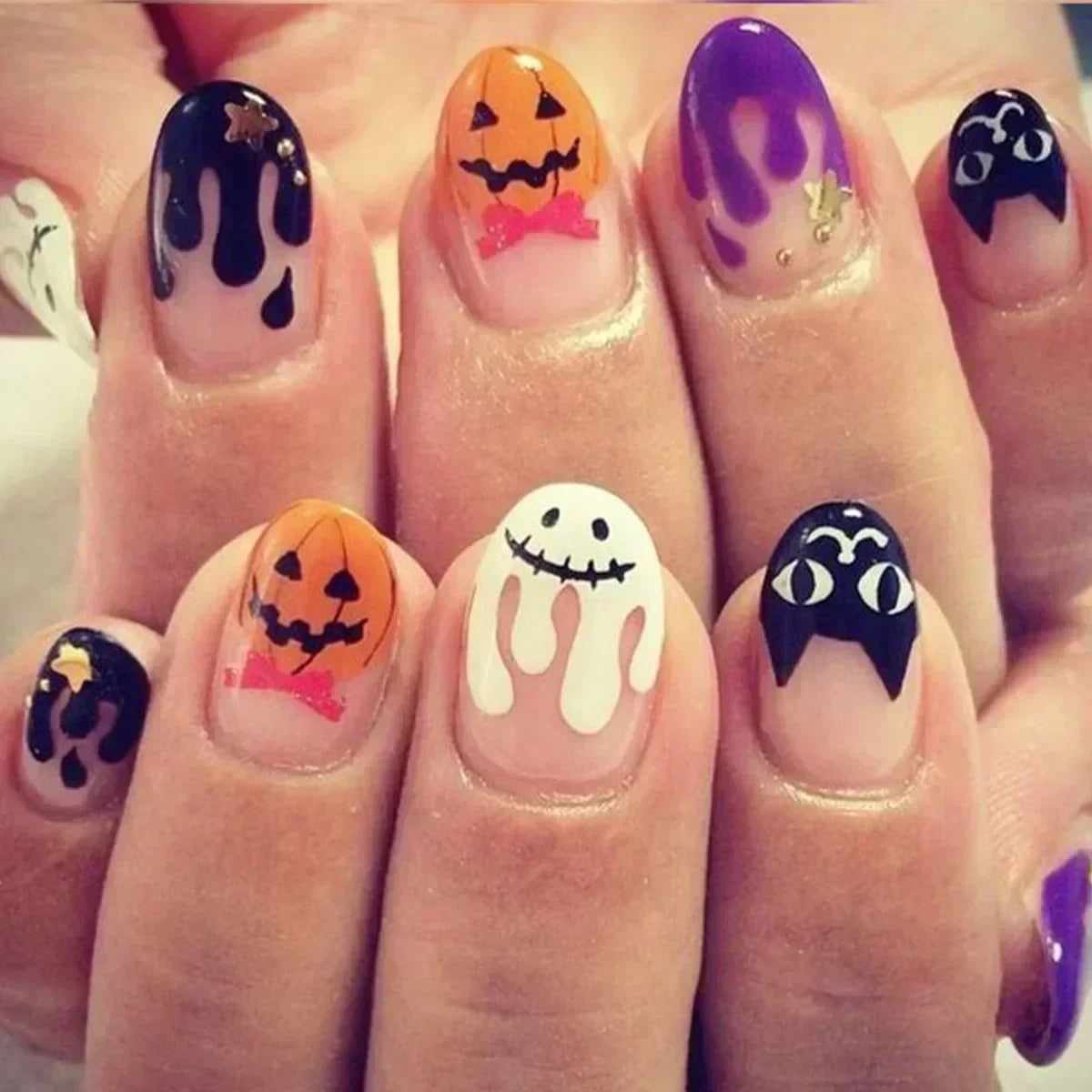 24 peças de unhas postiças de Halloween com desenhos de cabeça de amêndoa, unhas postiças de palhaço fofas, manicure francesa de cobertura total, pontas de pressão para meninas