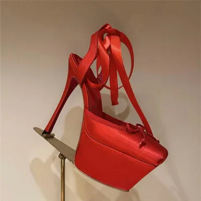 Sapatos de salto alto femininos com cadarço, bico quadrado, salto fino, plataforma, plissado, sandálias de luxo para casamento