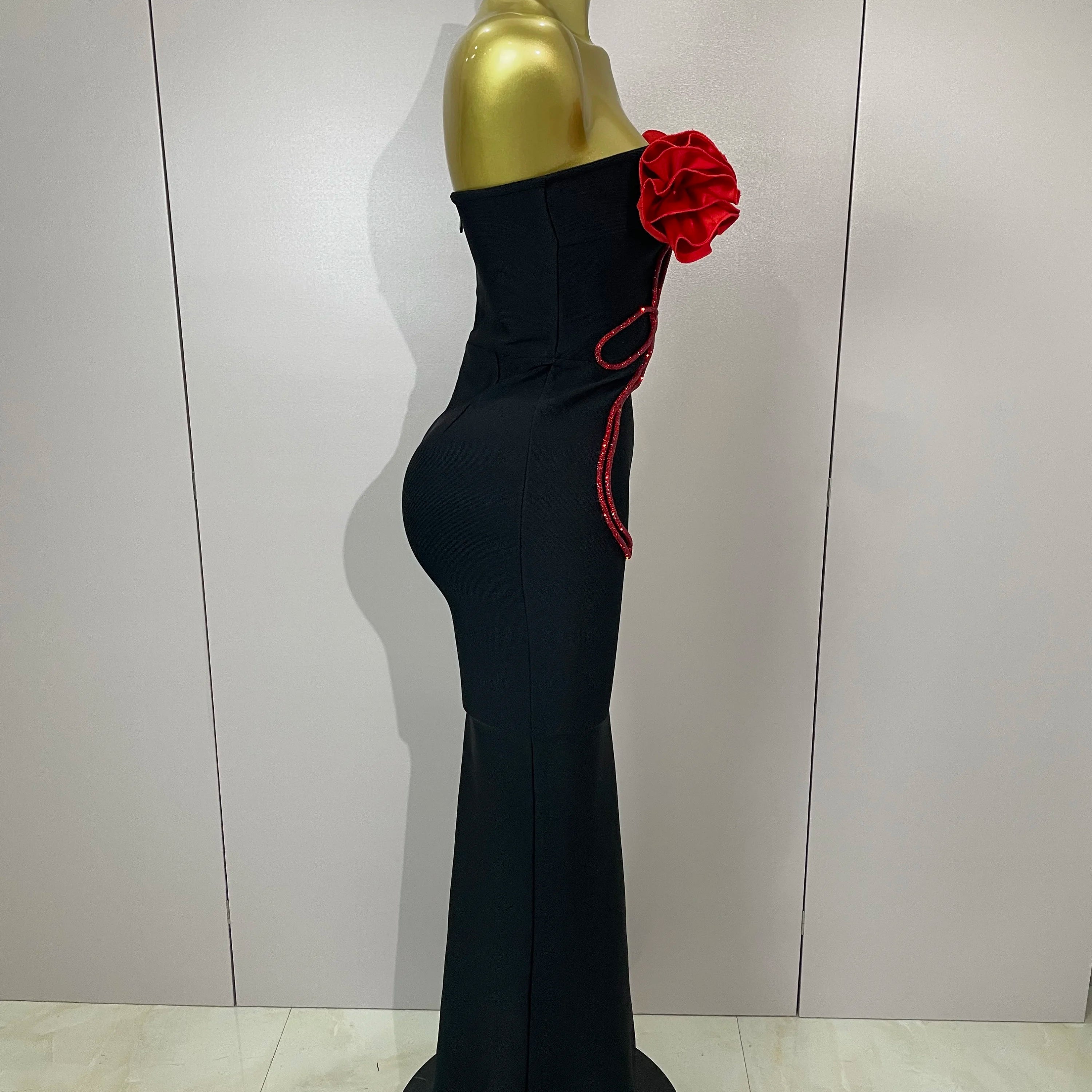 Vestido longo de bandagem com alças finas e ombro de fora, novidade de 2025, preto, de alta qualidade, com faixa vermelha e flor, elegante, para festa de celebridades